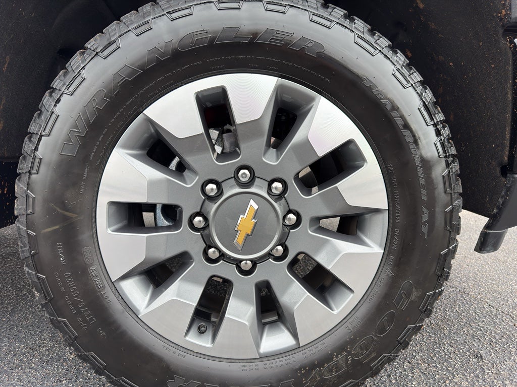 2025 Chevrolet Silverado Custom