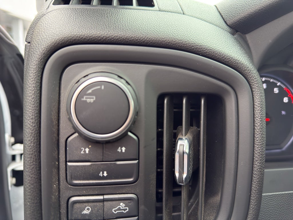 2025 Chevrolet Silverado Custom