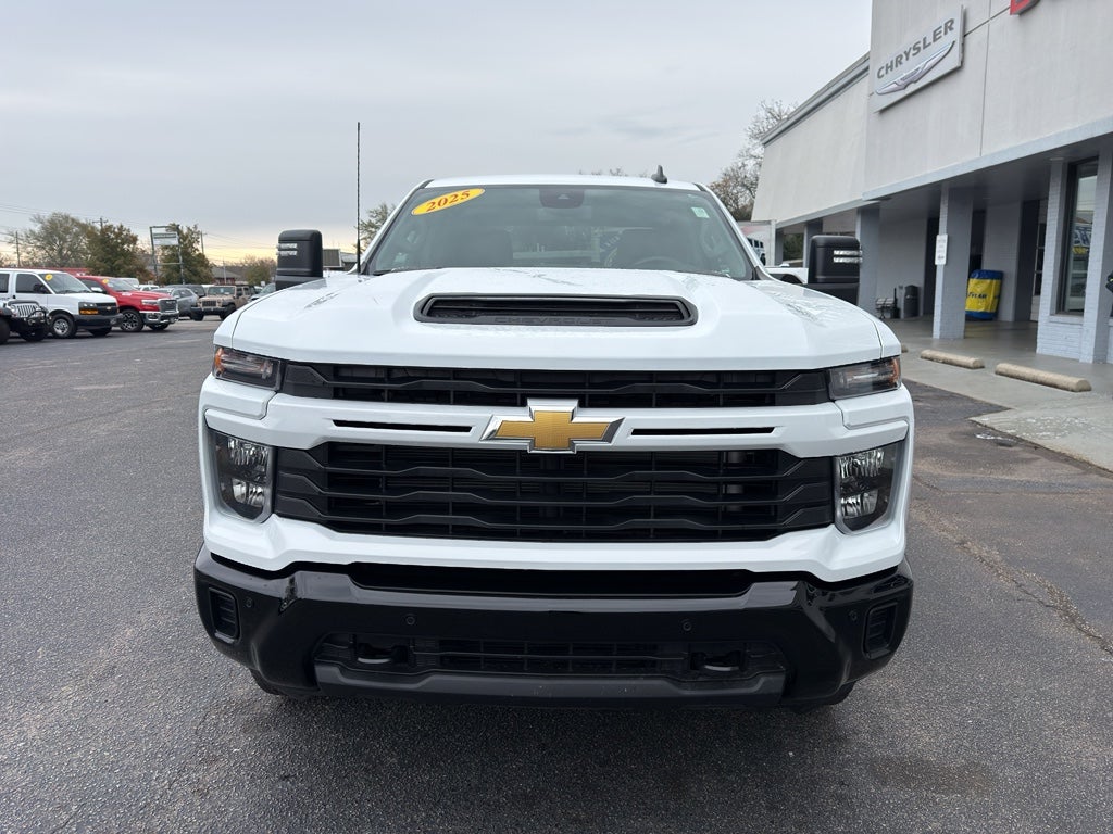 2025 Chevrolet Silverado Custom