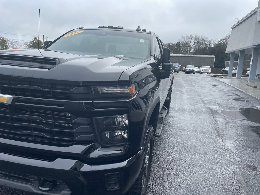 2024 Chevrolet Silverado Custom