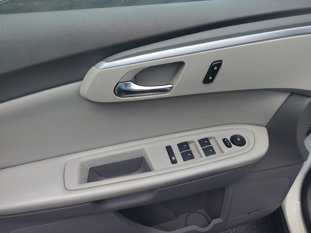 2011 Chevrolet Traverse LT w/2LT