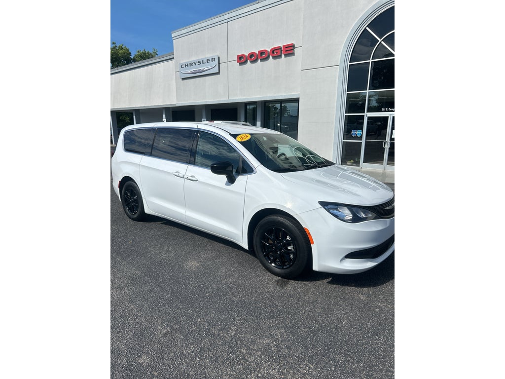 2024 Chrysler Voyager LX