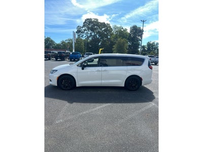 2024 Chrysler Voyager LX