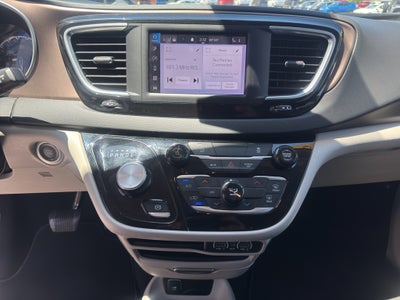 2024 Chrysler Voyager LX