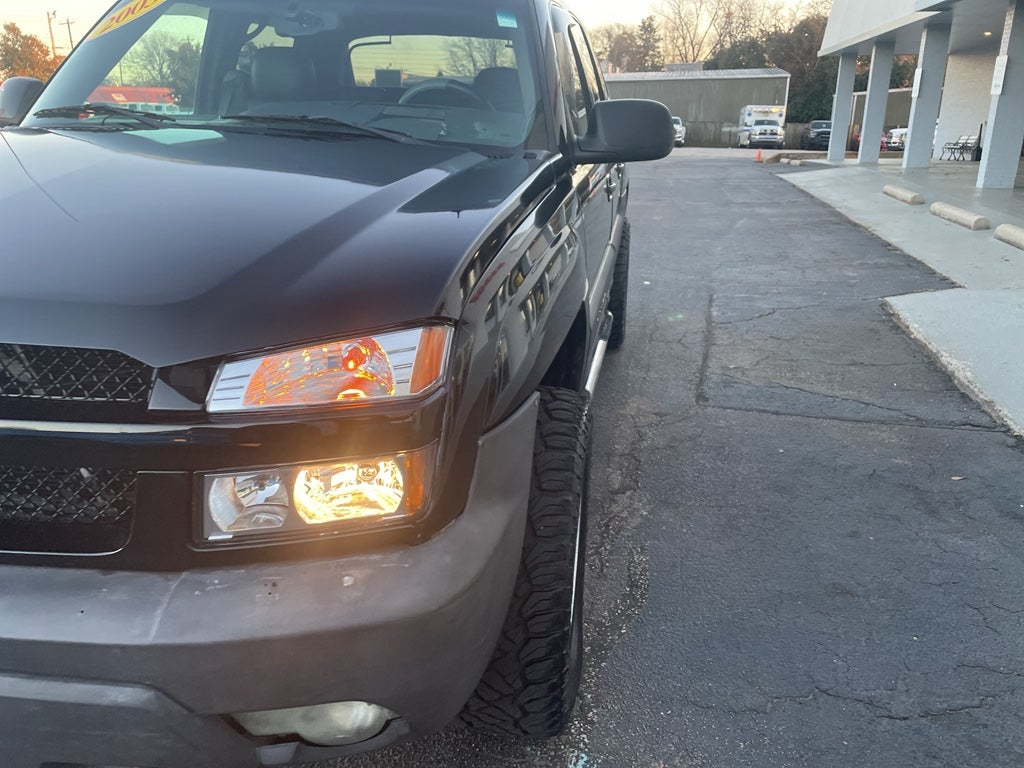 2003 Chevrolet Avalanche Base