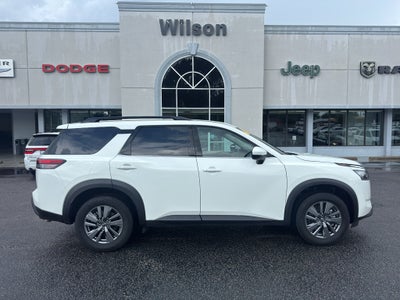 2024 Nissan Pathfinder SV