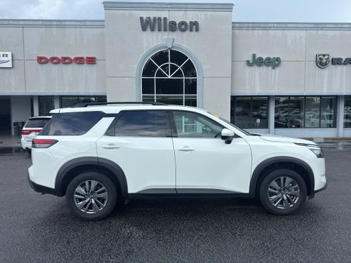 2024 Nissan Pathfinder SV