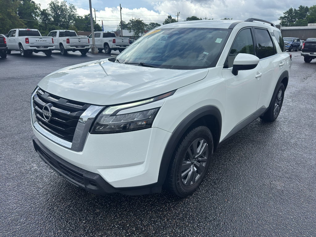 2024 Nissan Pathfinder SV