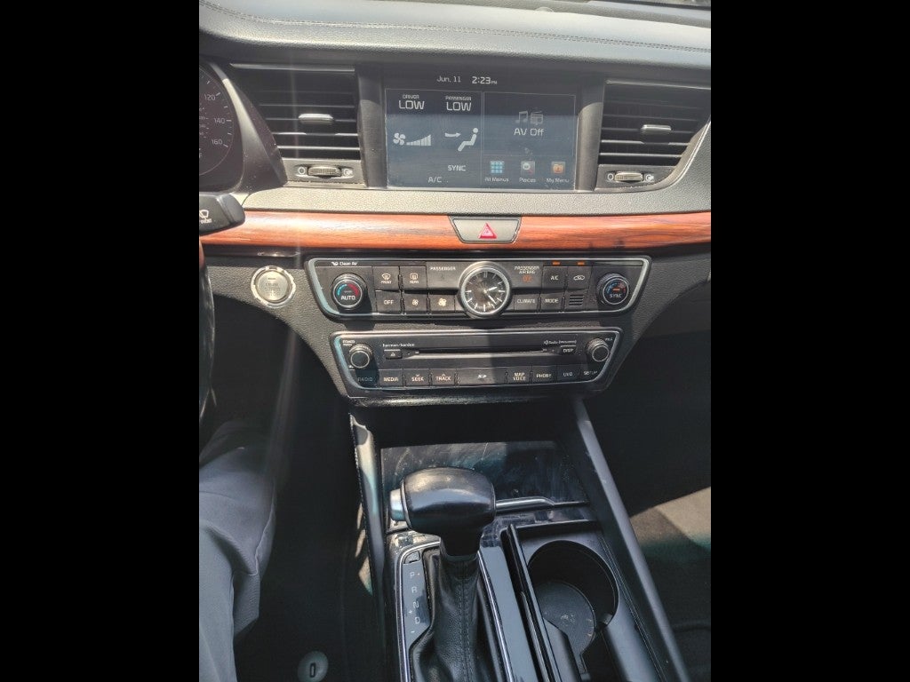 2017 Kia Cadenza Premium